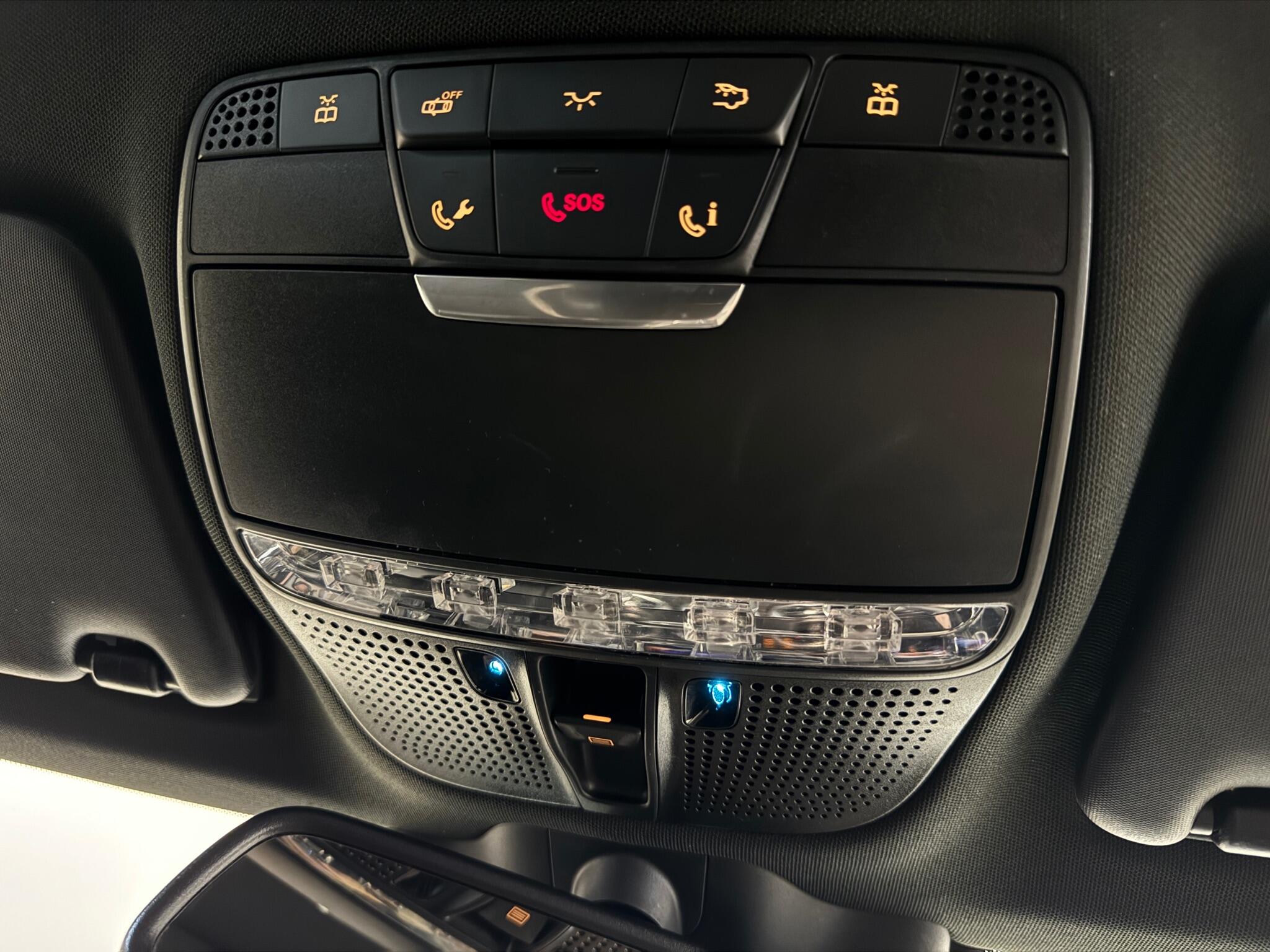 Mercedes-Benz C-Class view 27