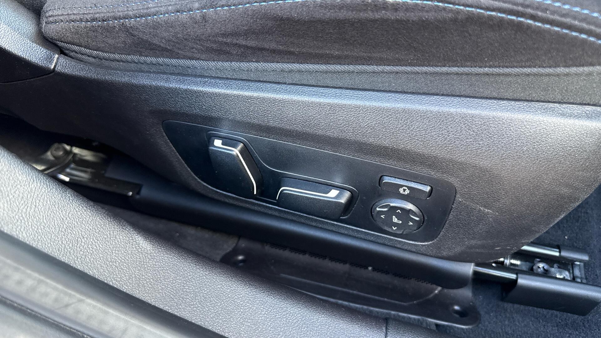 BMW 3 Series view 40