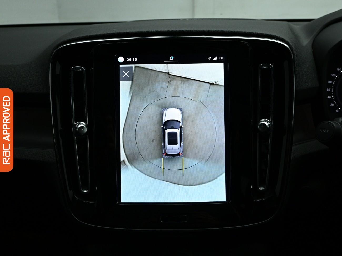 Volvo XC40 view 32