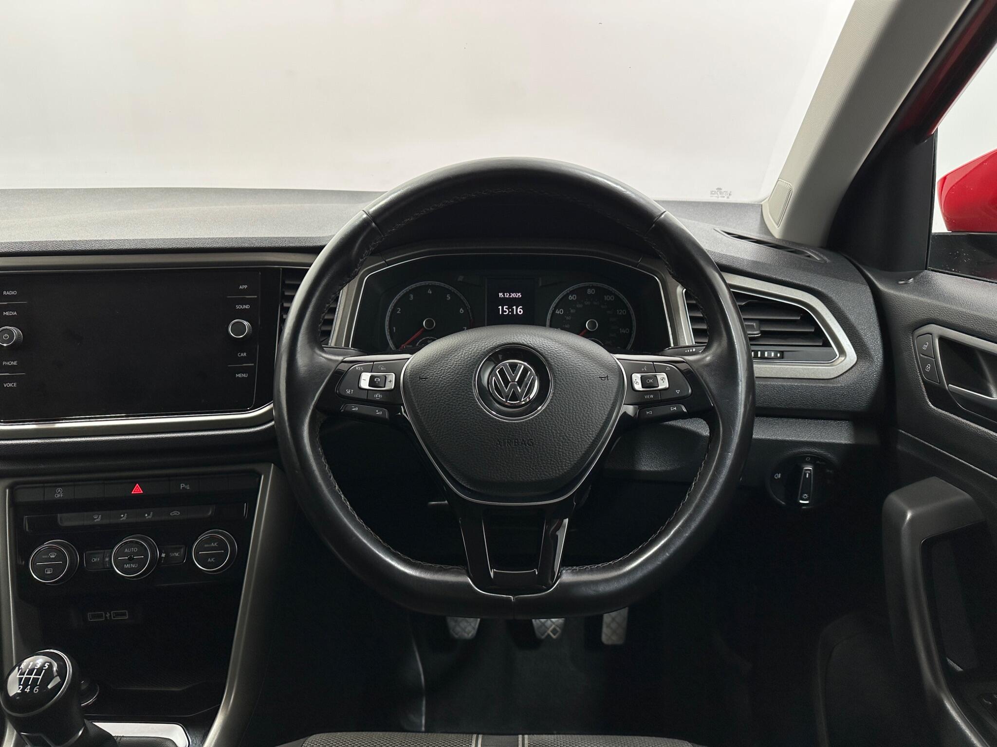 Volkswagen T-Roc view 12