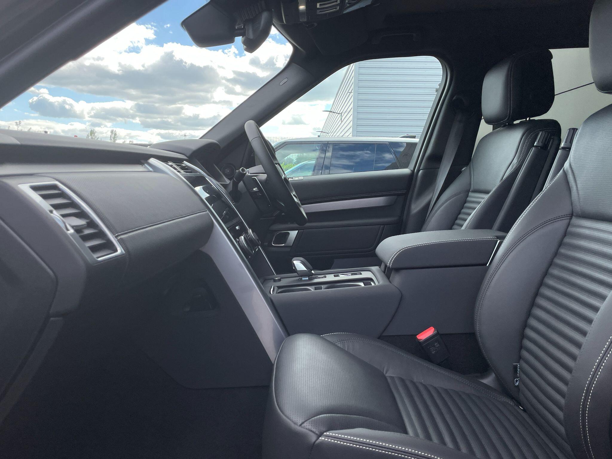 Land Rover Discovery view 33