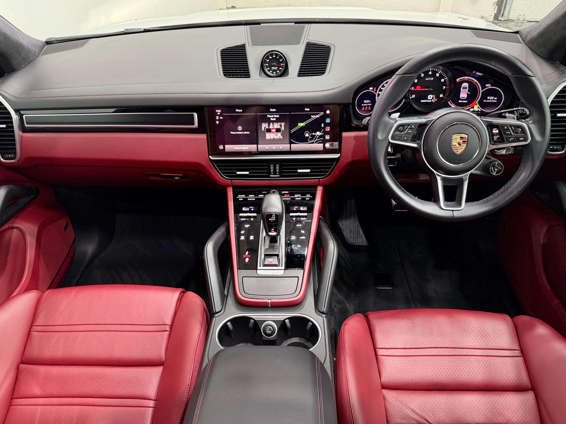 Porsche Cayenne view 19
