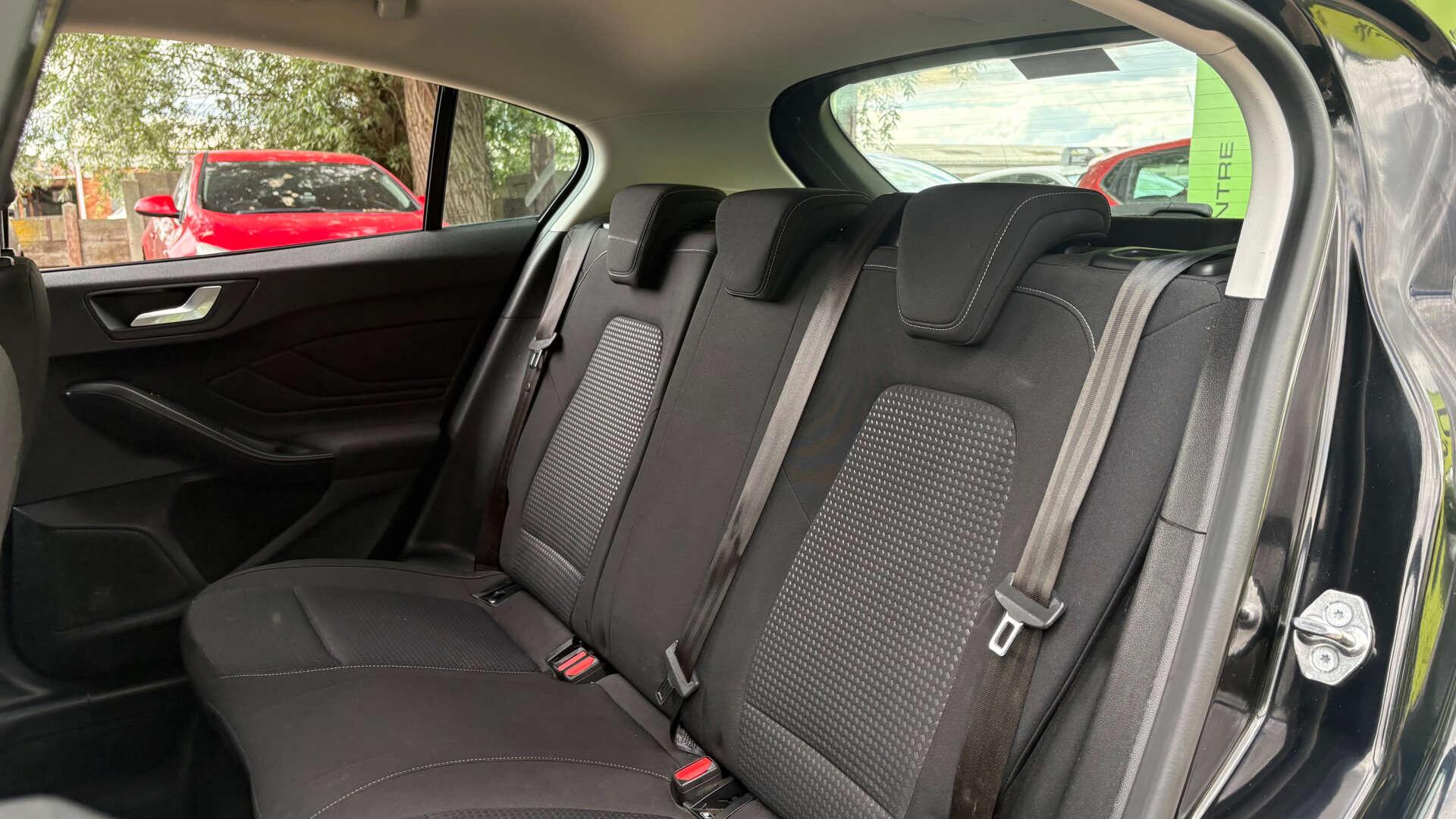 Ford Focus view 11