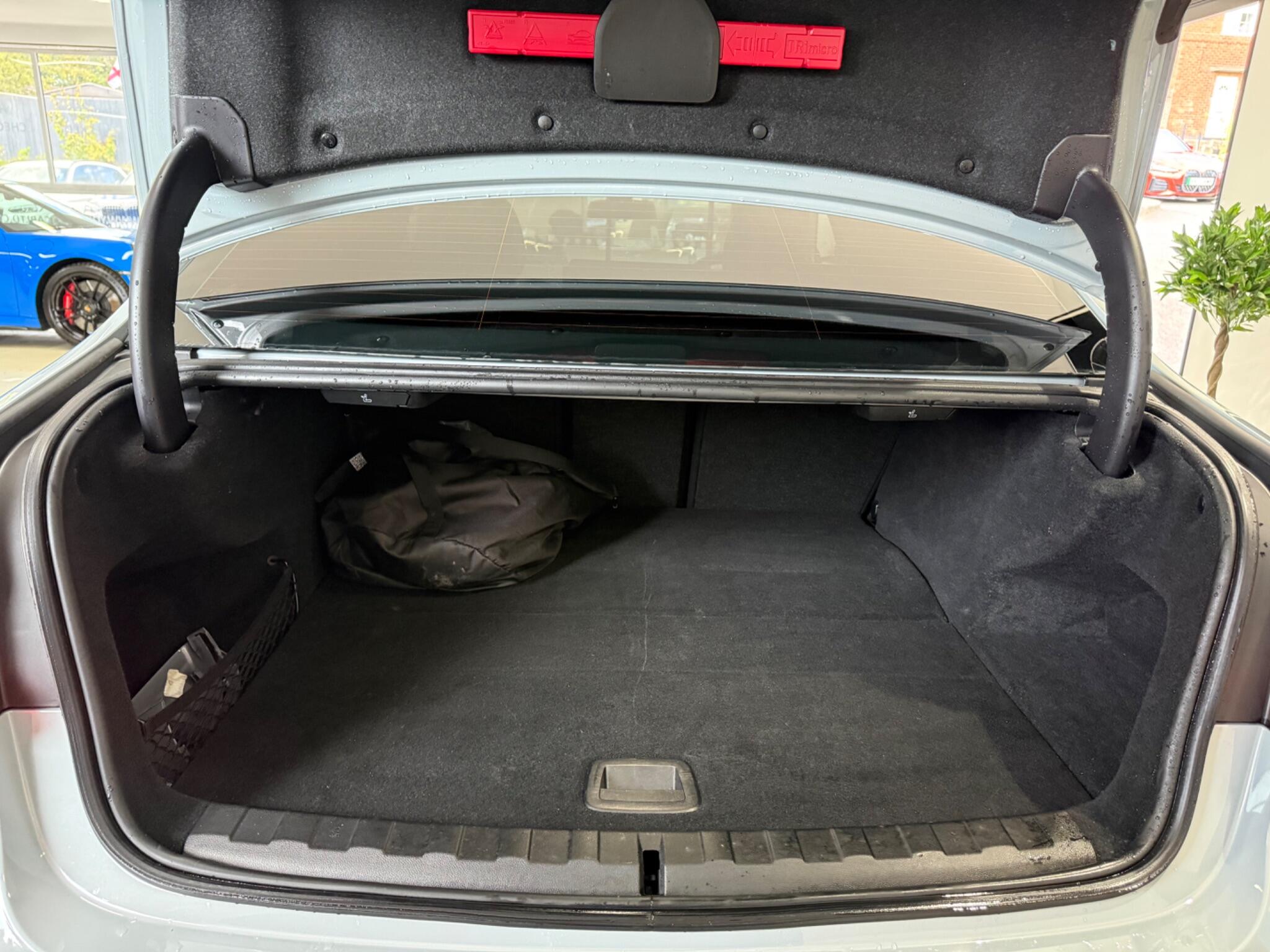 BMW 3 Series view 32