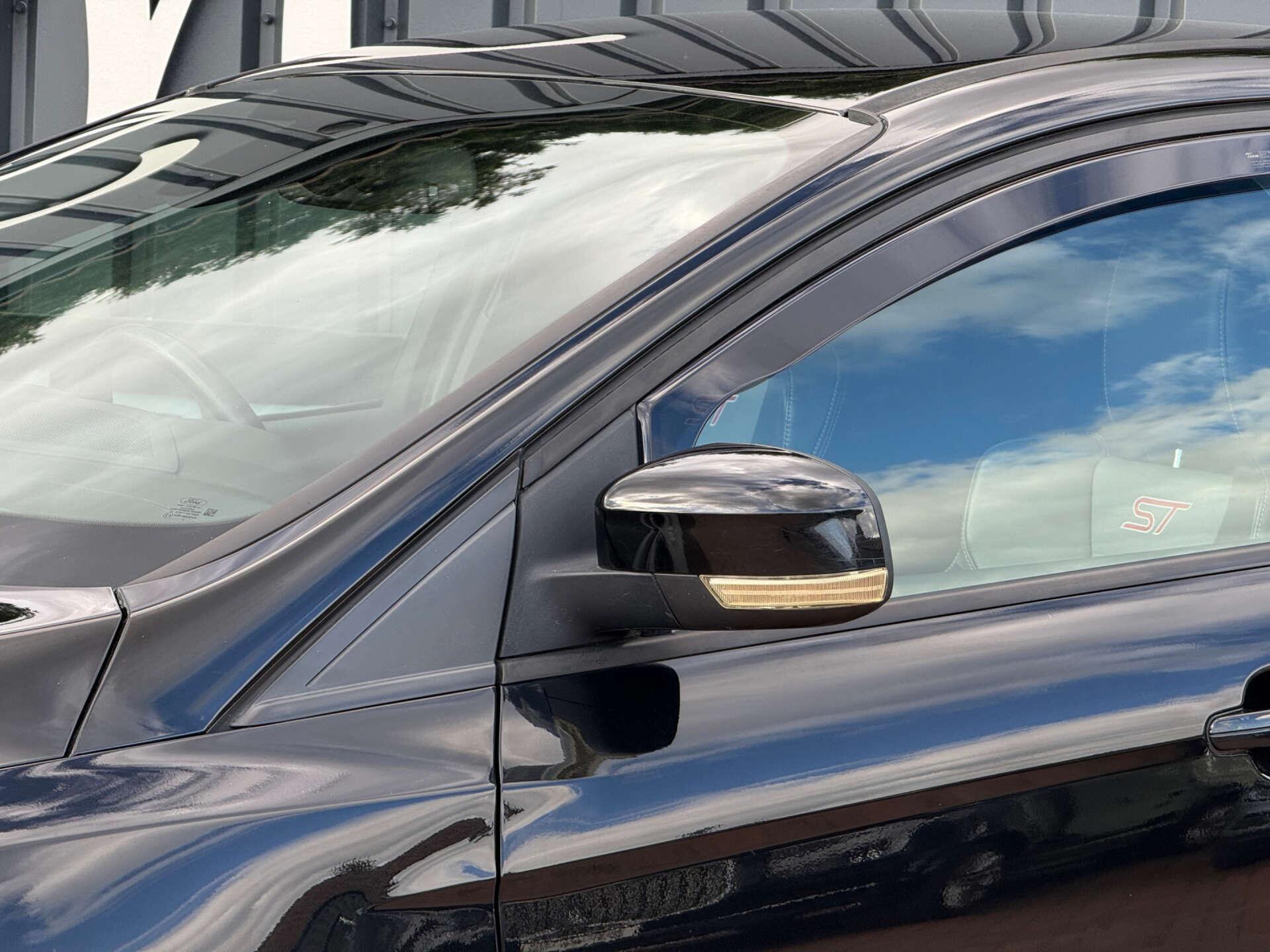 Ford Focus view 6
