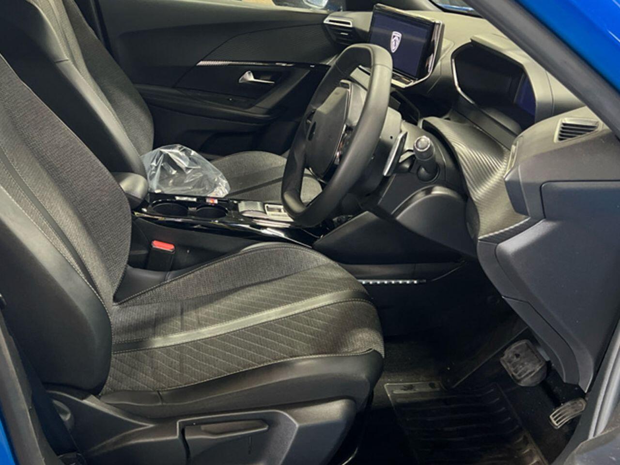Peugeot 2008 view 9
