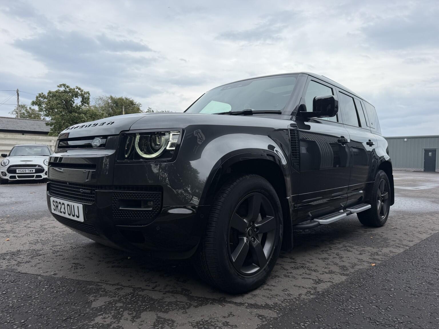 Land Rover Defender 110 view 24
