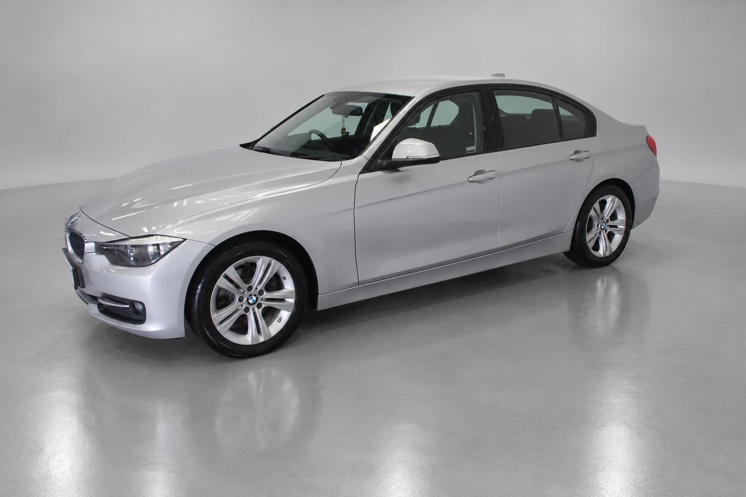 BMW 3 Series view 5