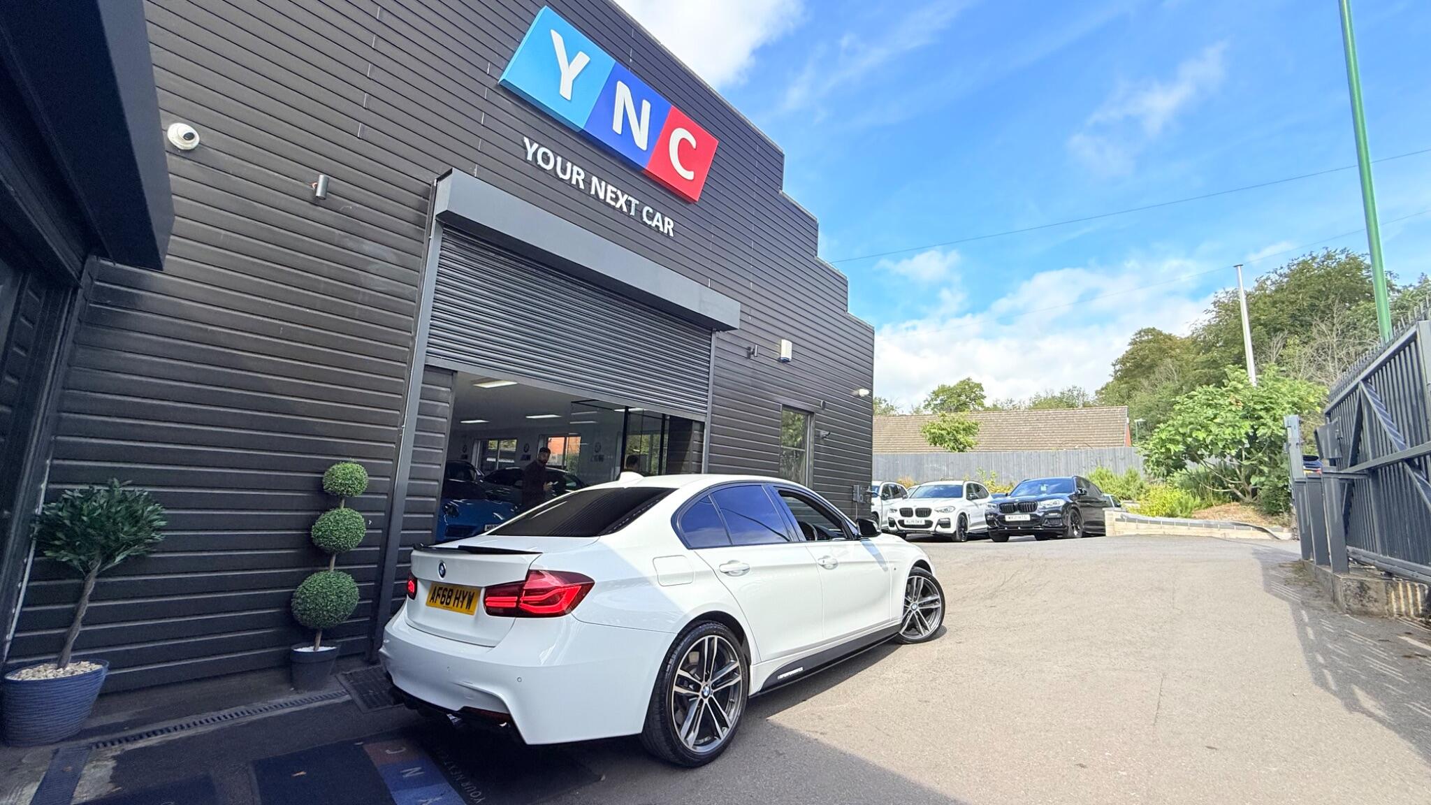 BMW 3 Series view 4