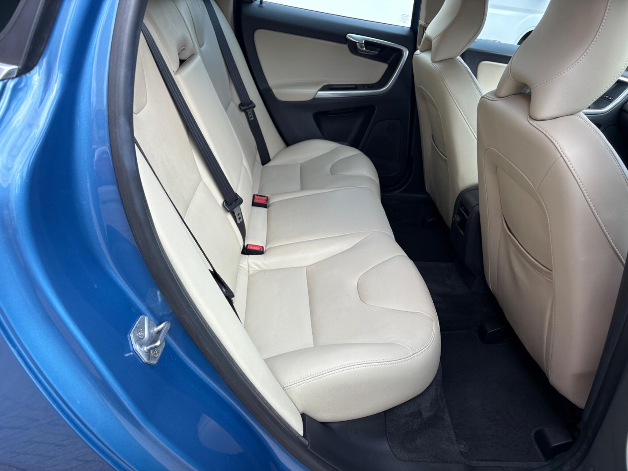 Volvo XC60 view 16