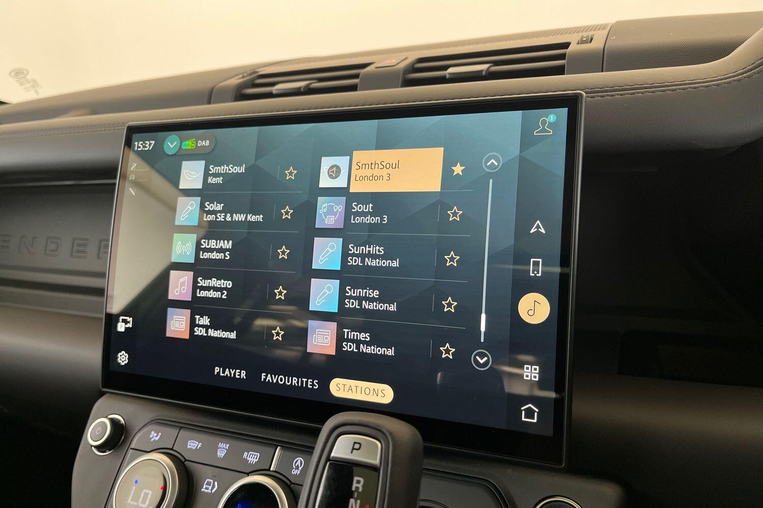 Land Rover Defender view 27
