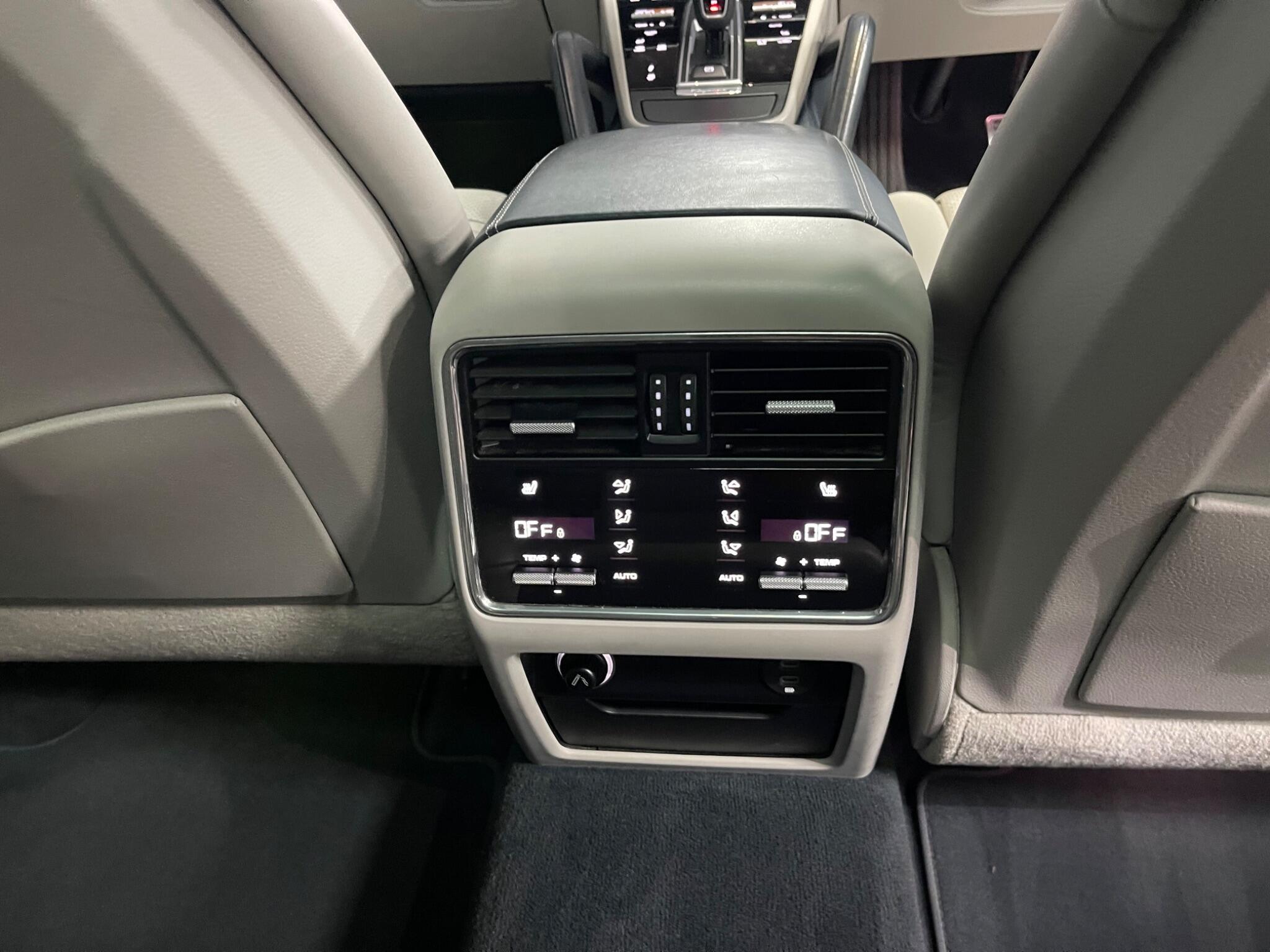 Porsche Cayenne view 42