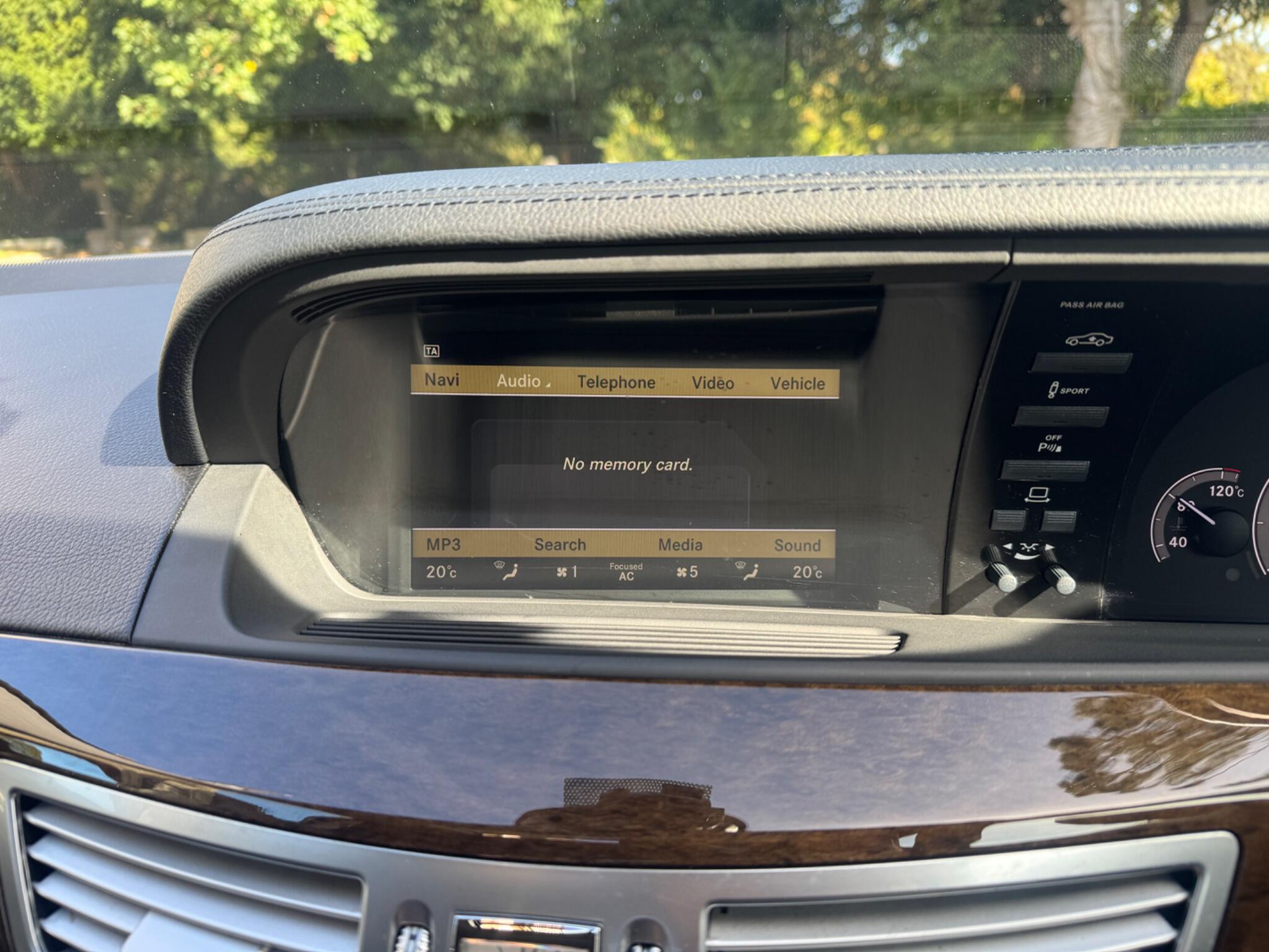 Mercedes-Benz S-Class view 52