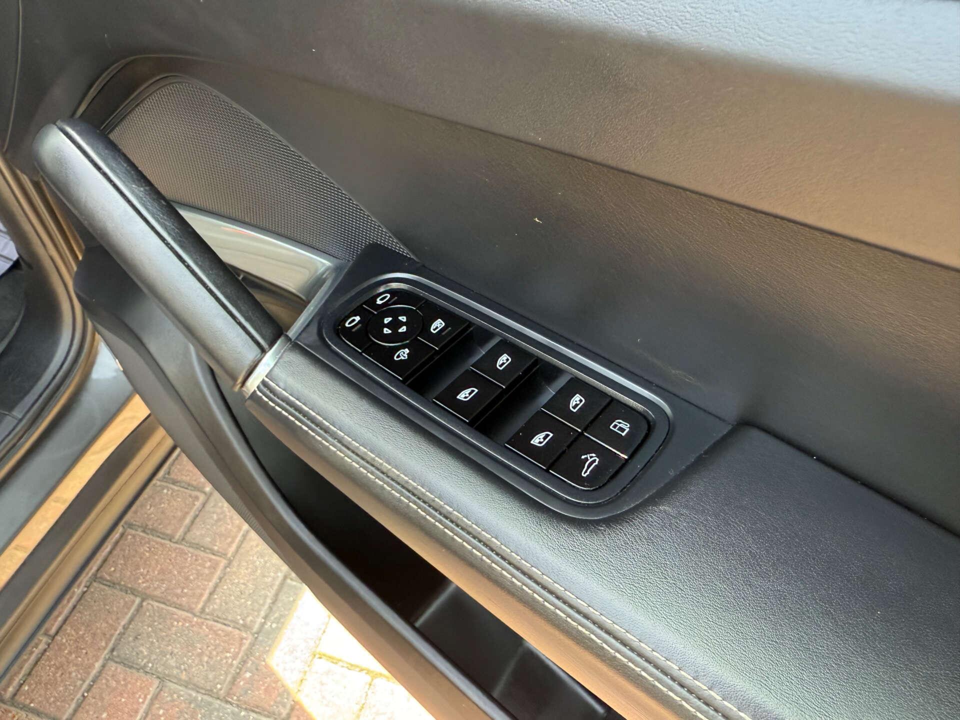 Porsche Cayenne view 31