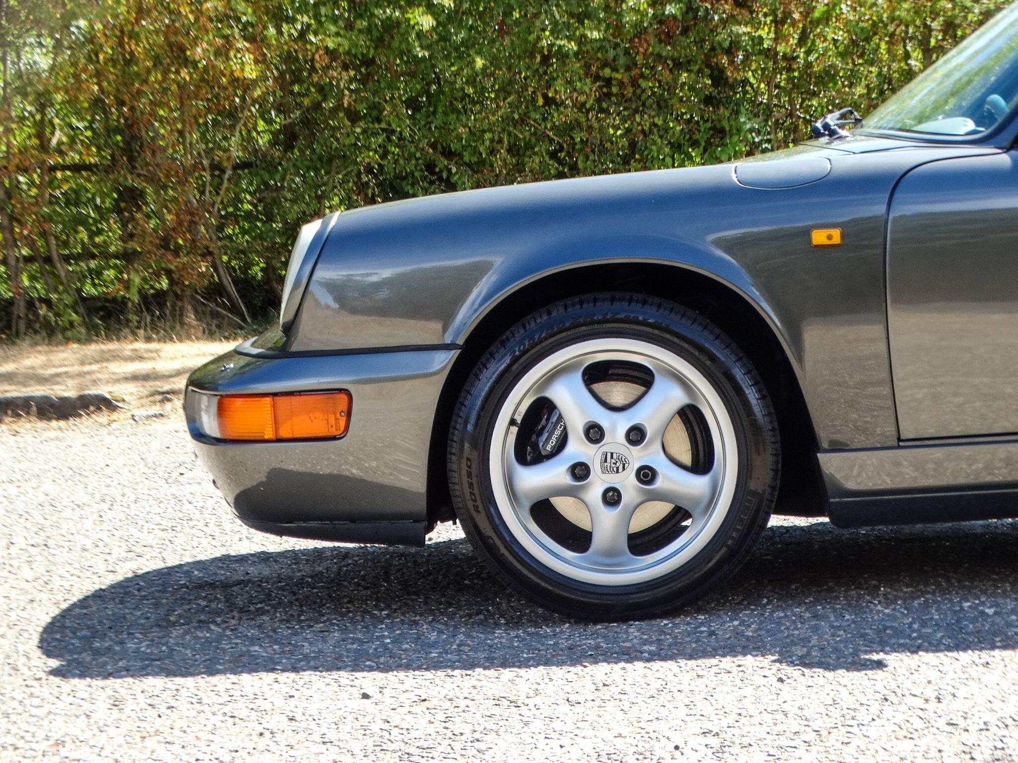 Porsche 911 view 5
