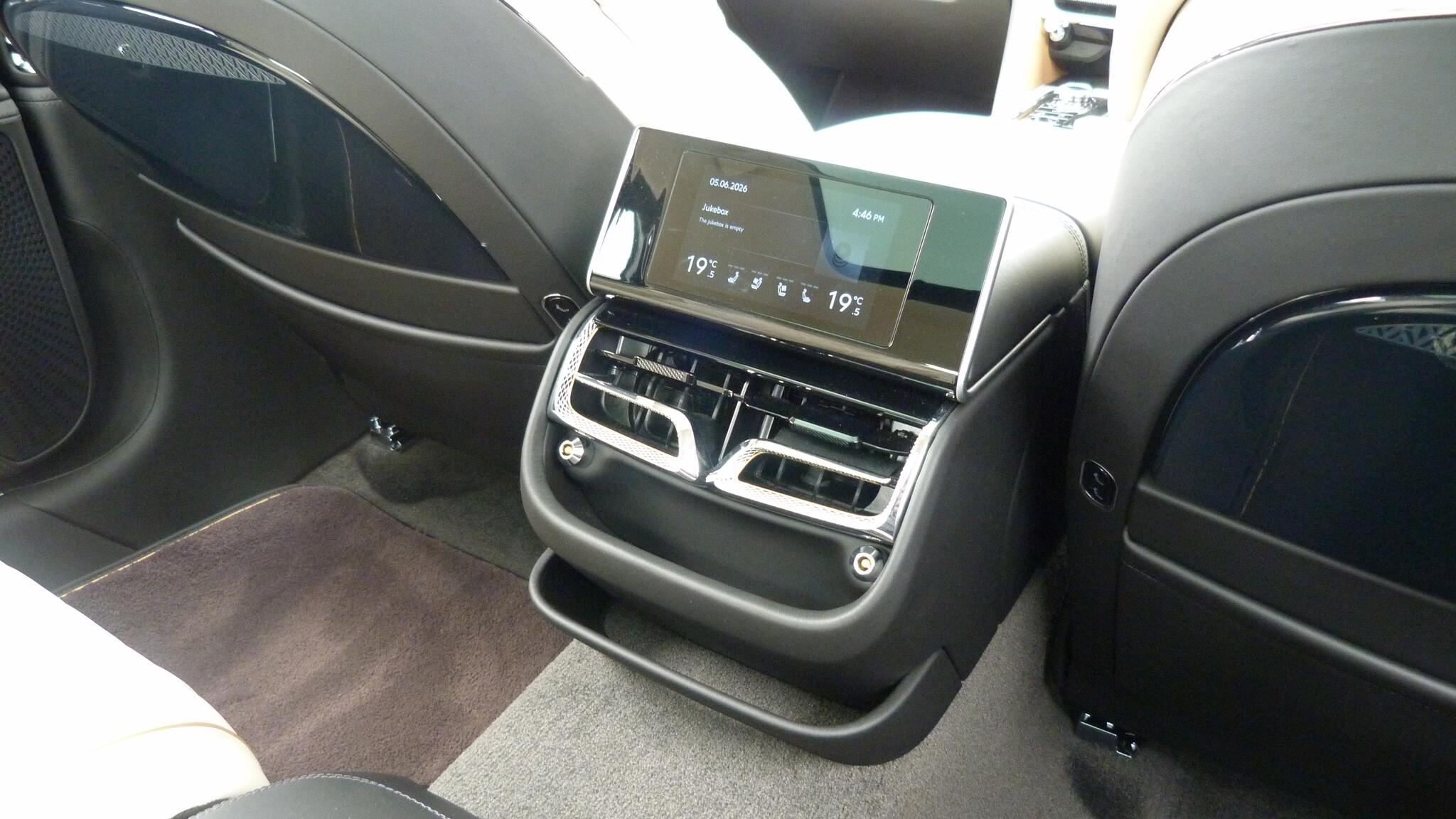 Bentley Flying Spur view 34