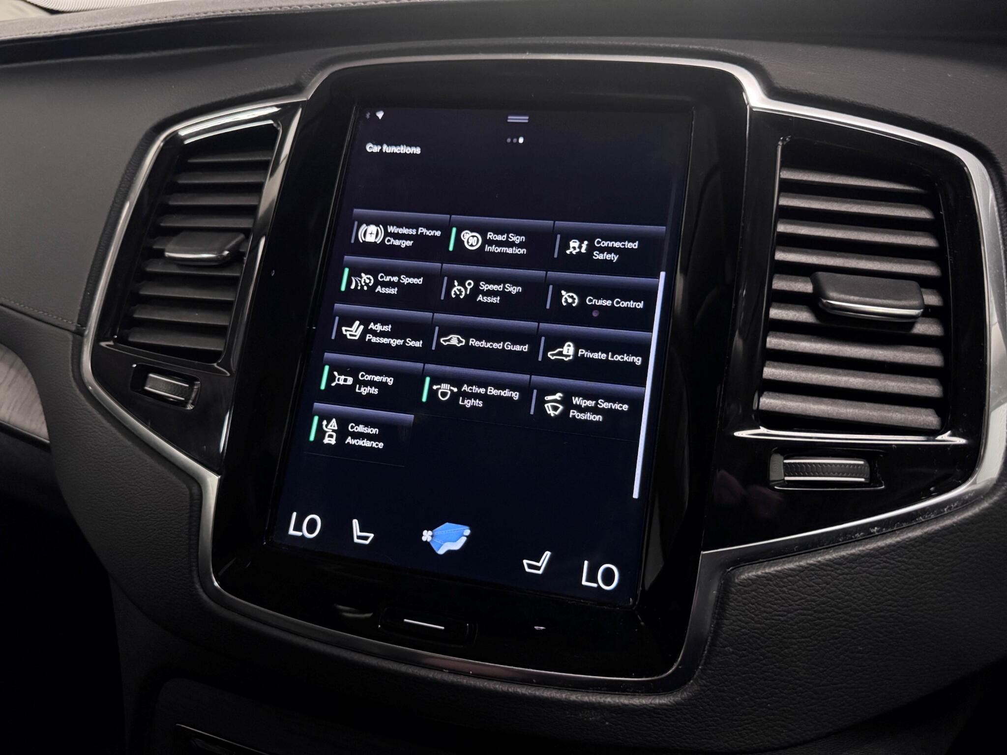 Volvo XC90 view 52