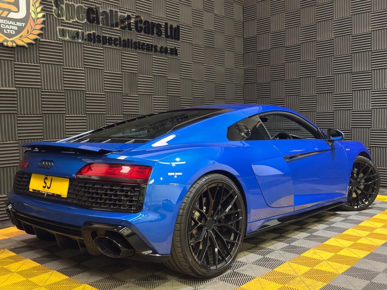 Audi R8 view 18