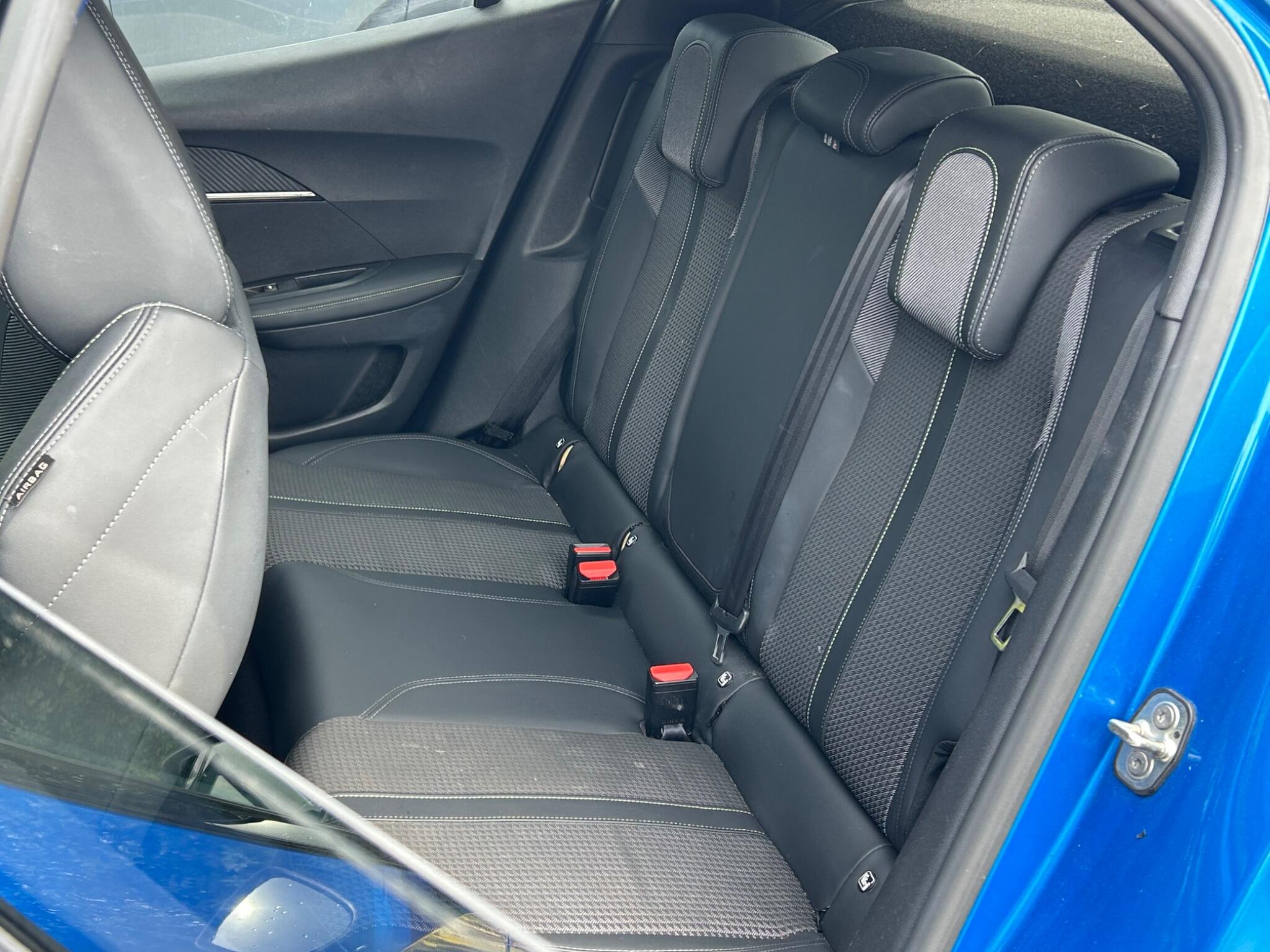 Peugeot E-2008 view 18