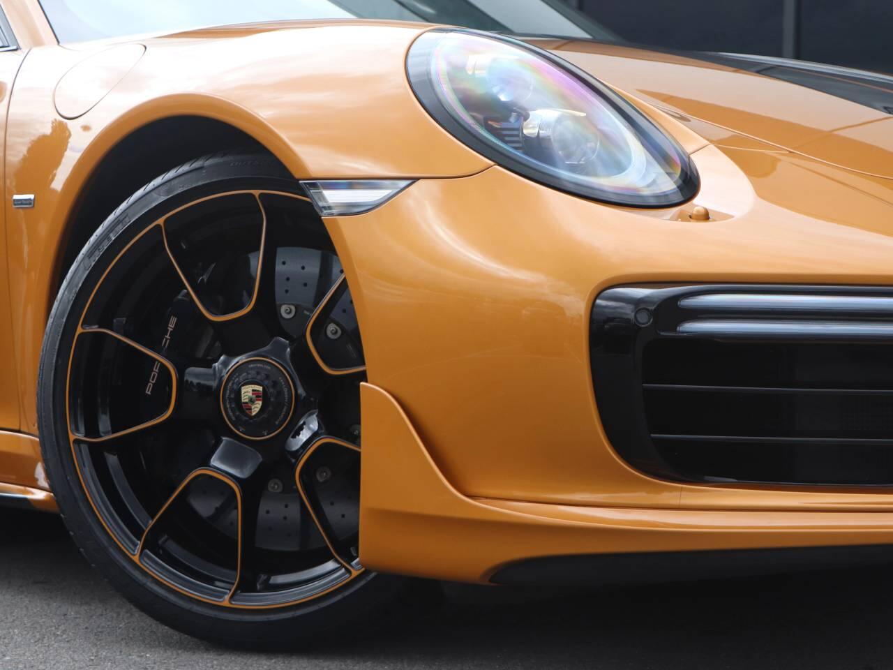 Porsche 911 view 11