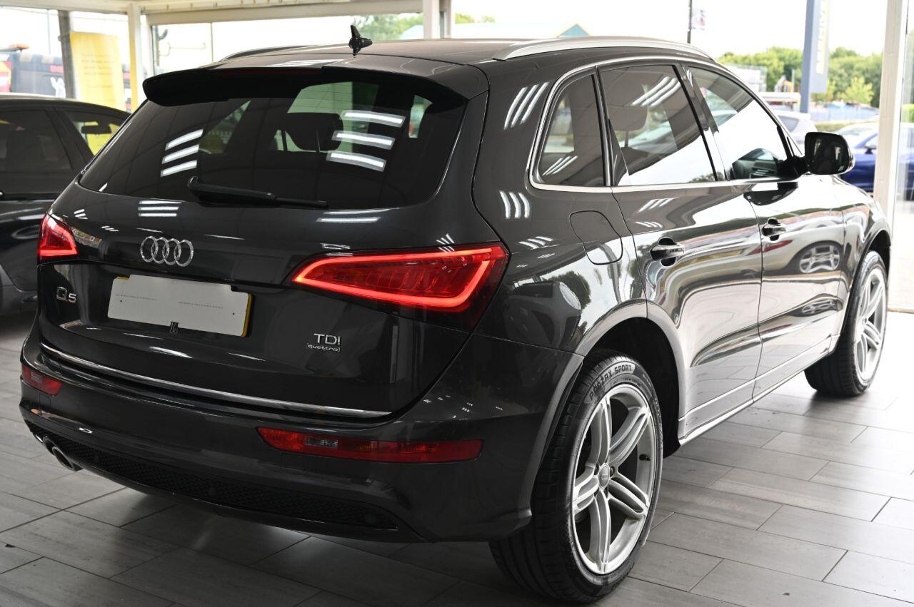 Audi Q5 view 10