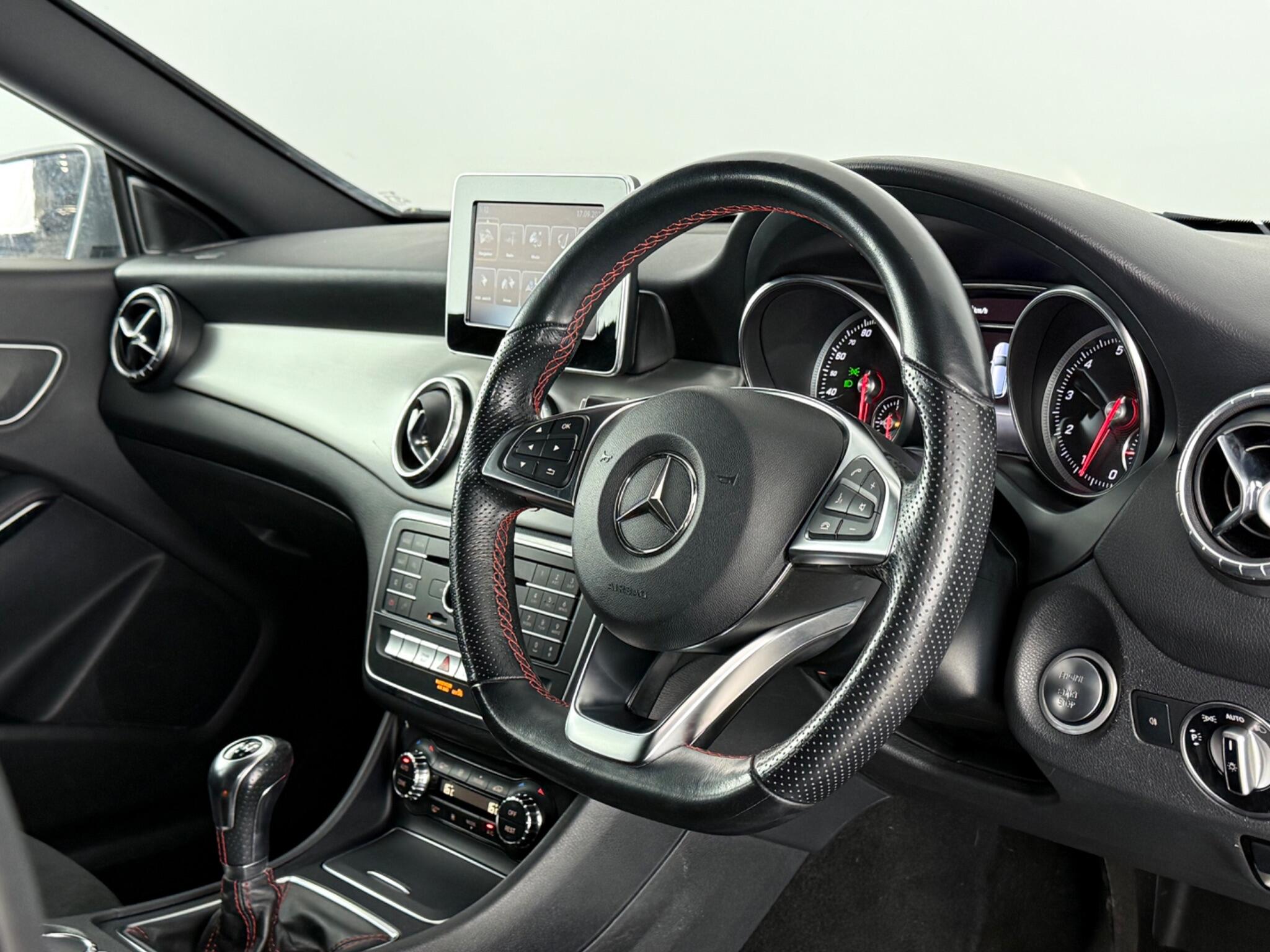 Mercedes-Benz Cla view 3