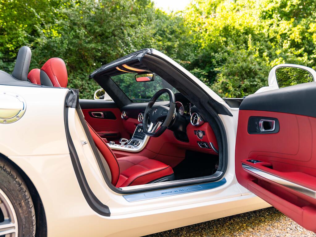 Mercedes-Benz SLS view 6