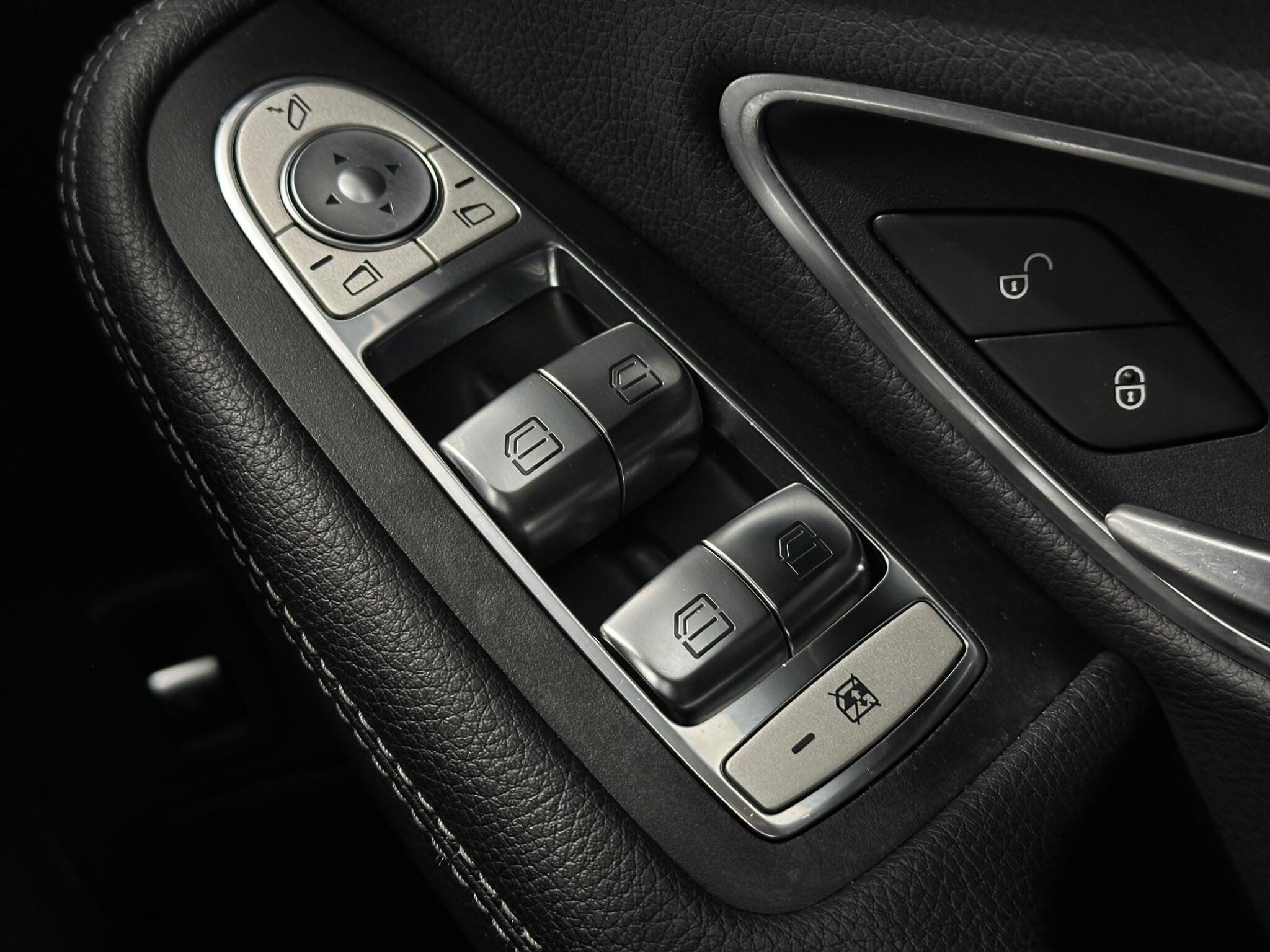 Mercedes-Benz C-Class view 19