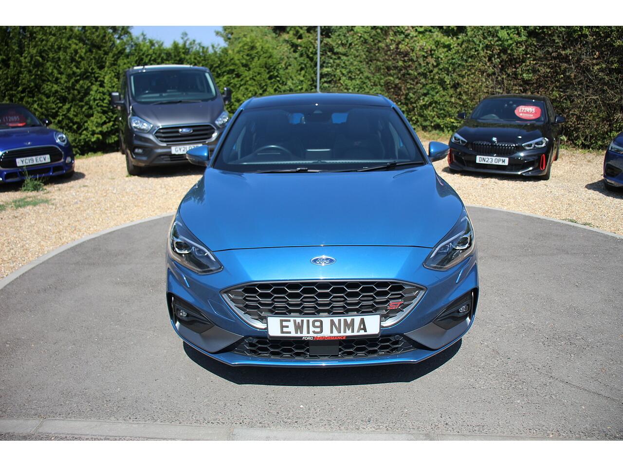 Ford Focus view 3
