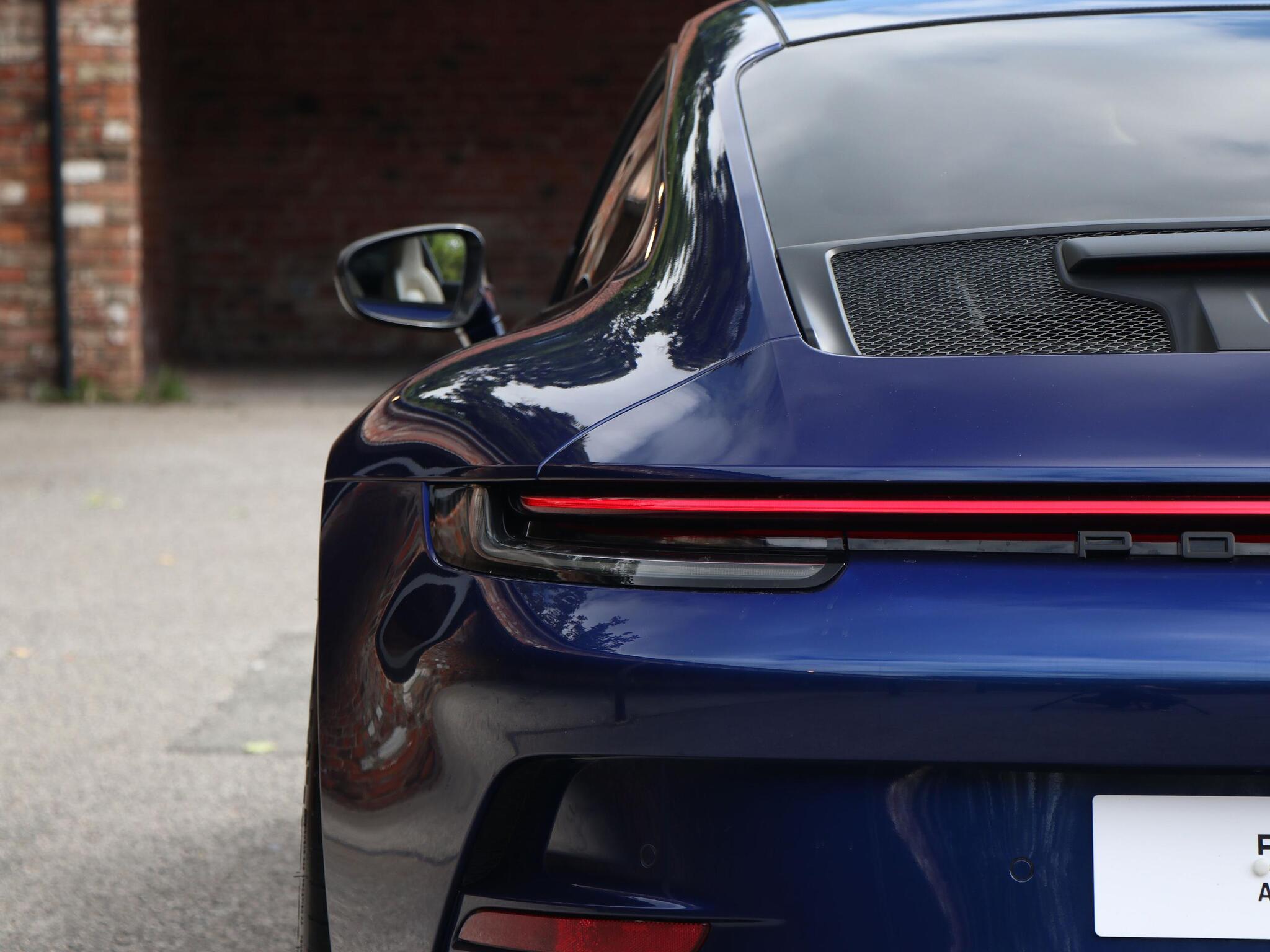 Porsche 911 view 11