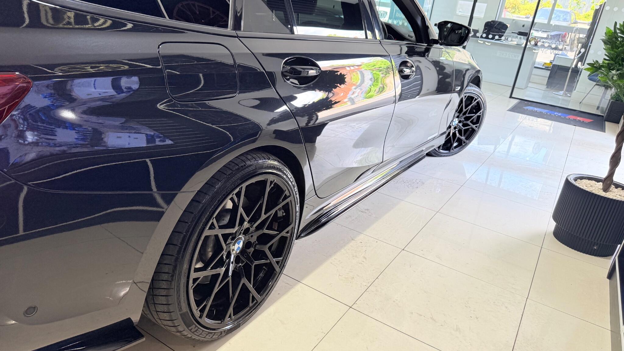 BMW 3 Series view 19
