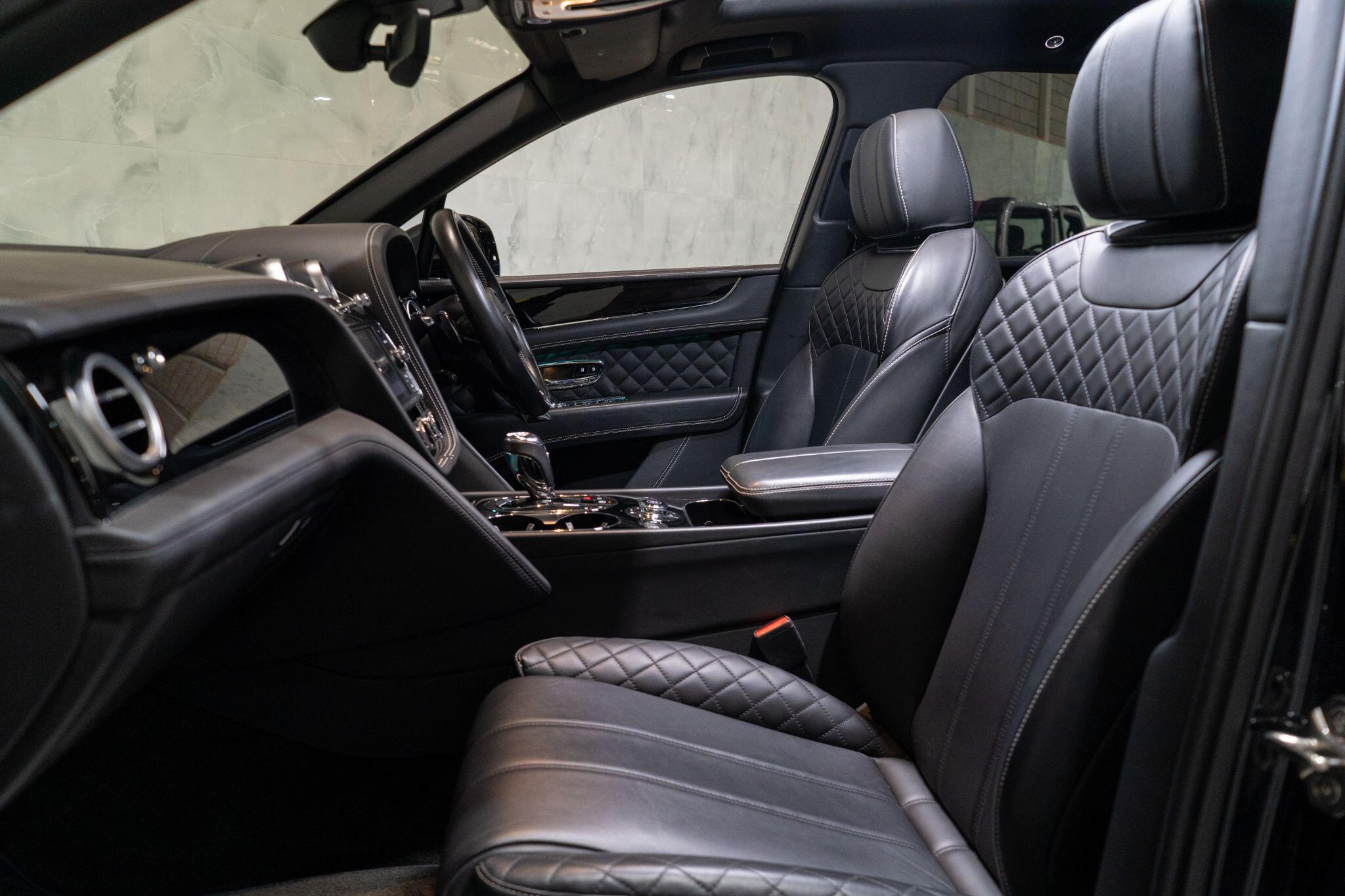 Bentley Bentayga view 34