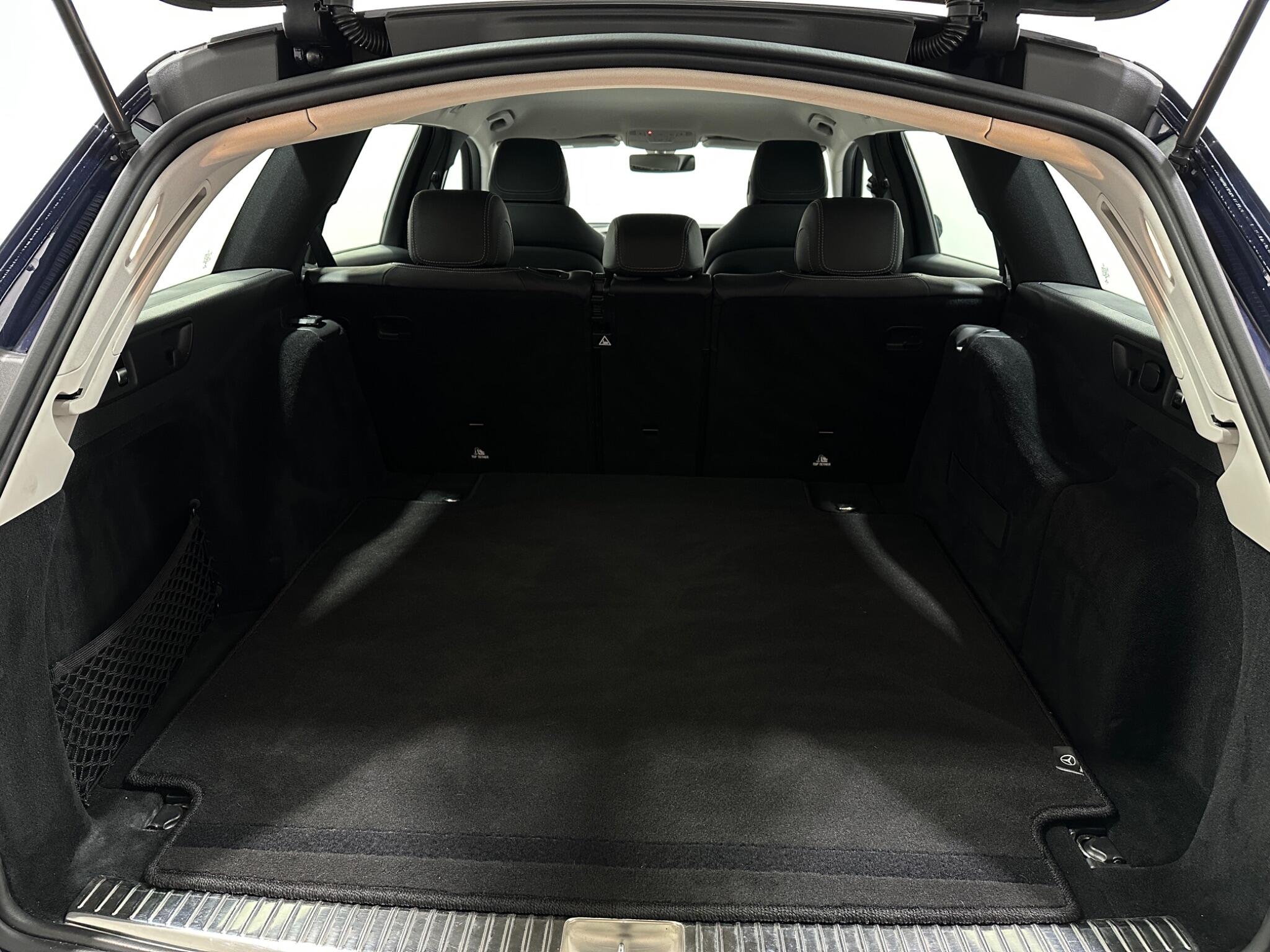 Mercedes-Benz E-Class view 48