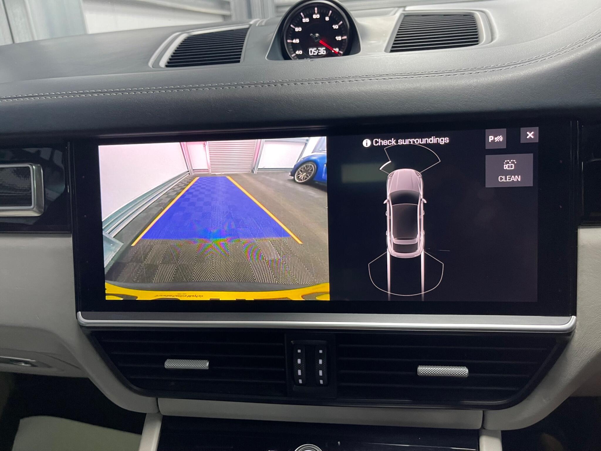 Porsche Cayenne view 39