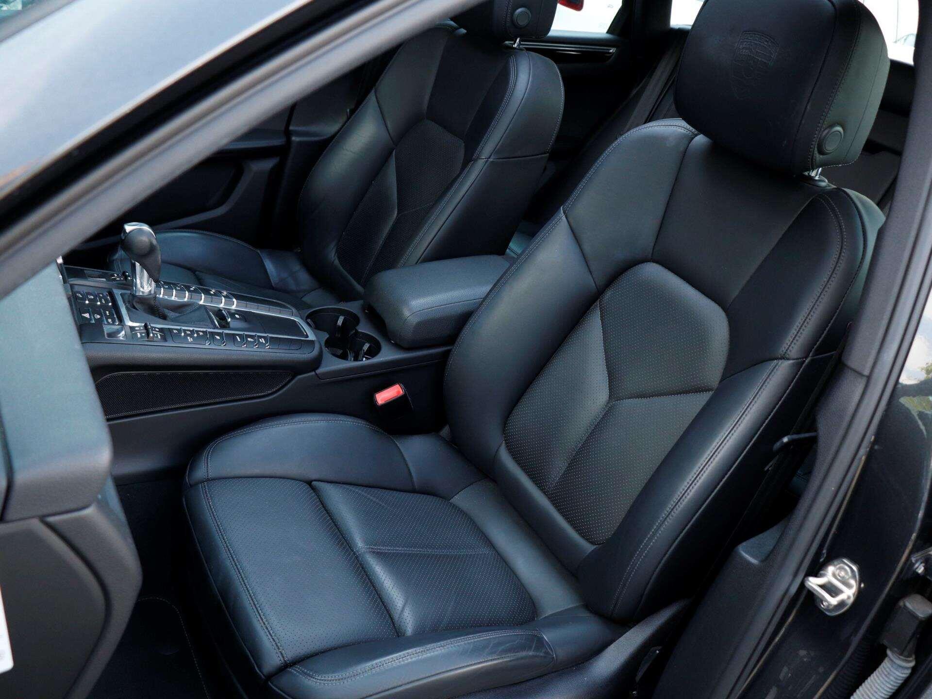 Porsche Macan view 25