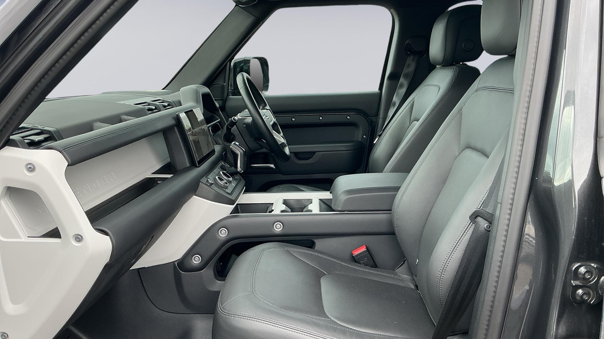 Land Rover Defender view 3