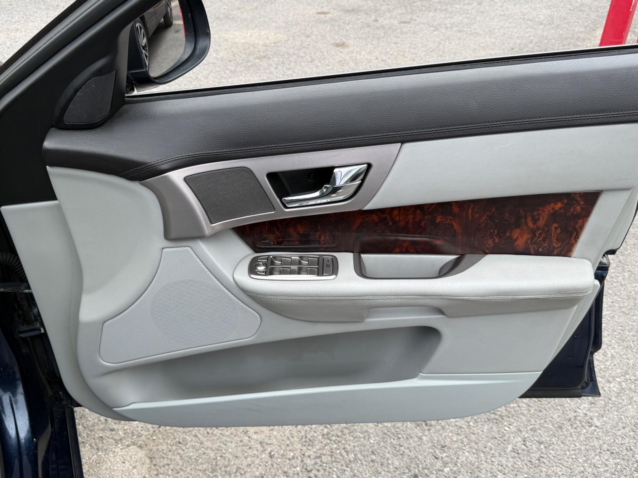 Jaguar XF - Image 33