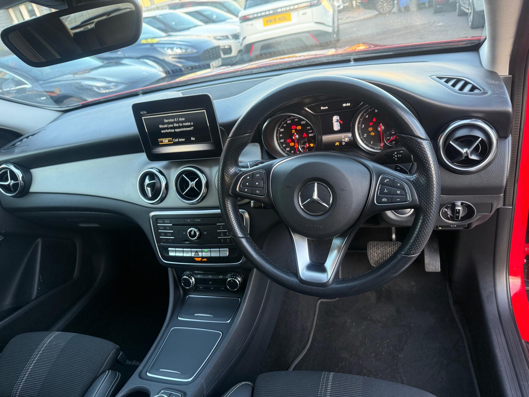 Mercedes-Benz GLA view 16