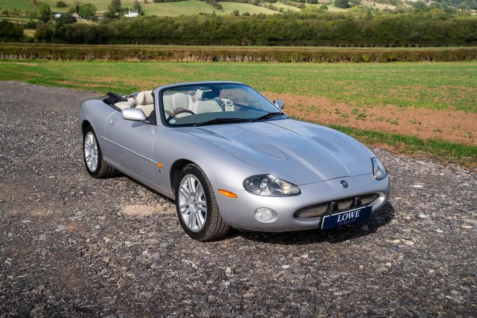 Jaguar XKR view 18