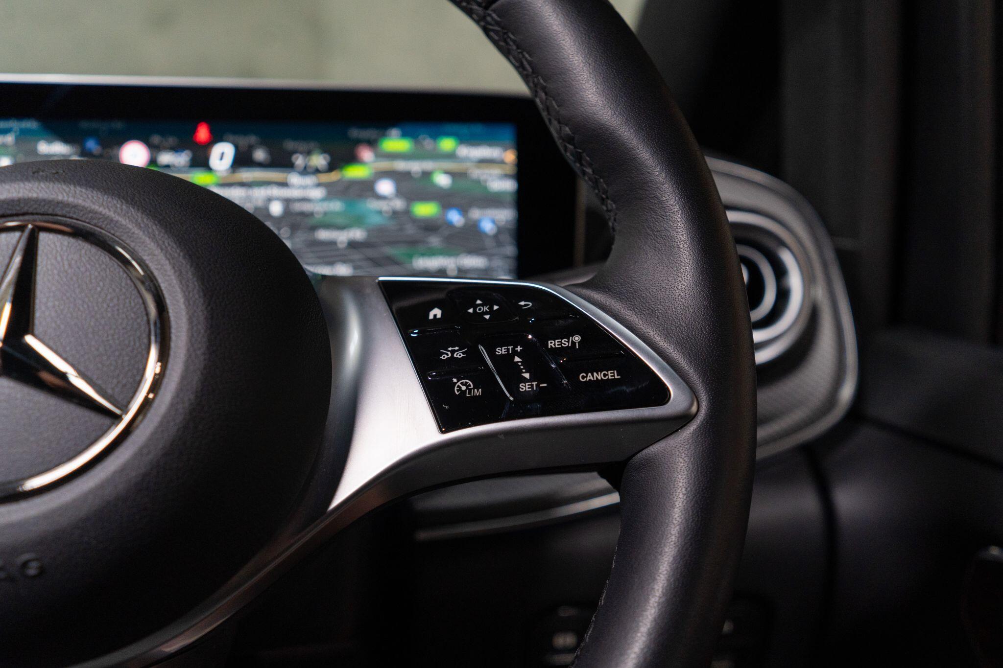 Mercedes-Benz V-Class view 39