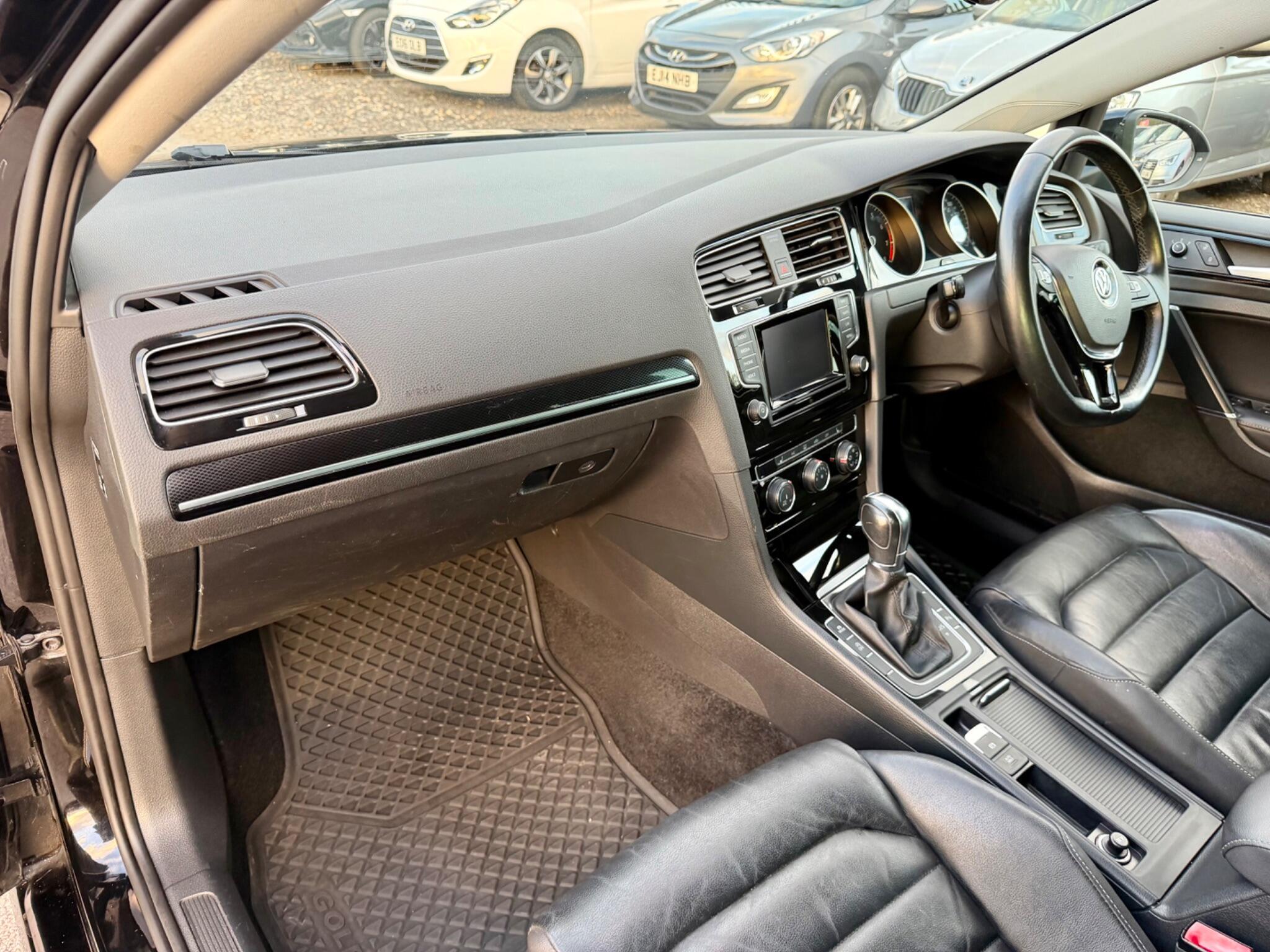 Volkswagen Golf view 24