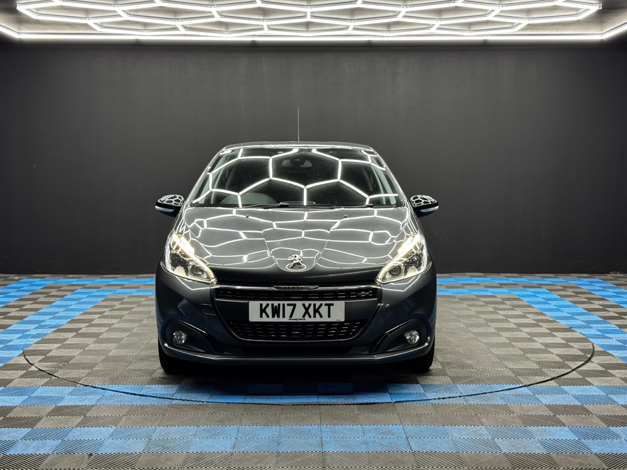 Peugeot 208 view 2