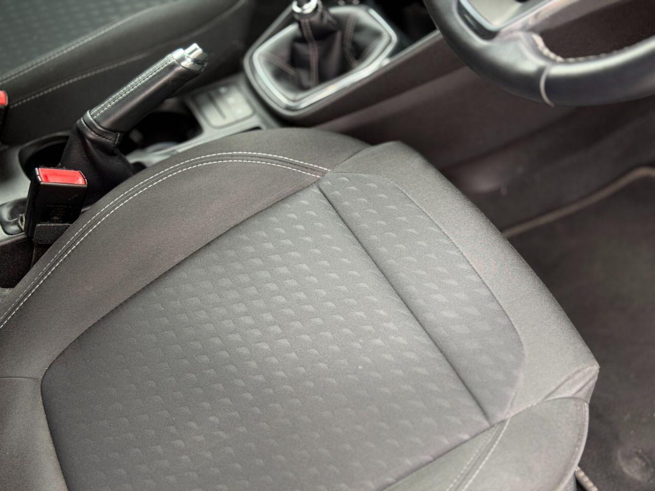 Ford Fiesta view 85