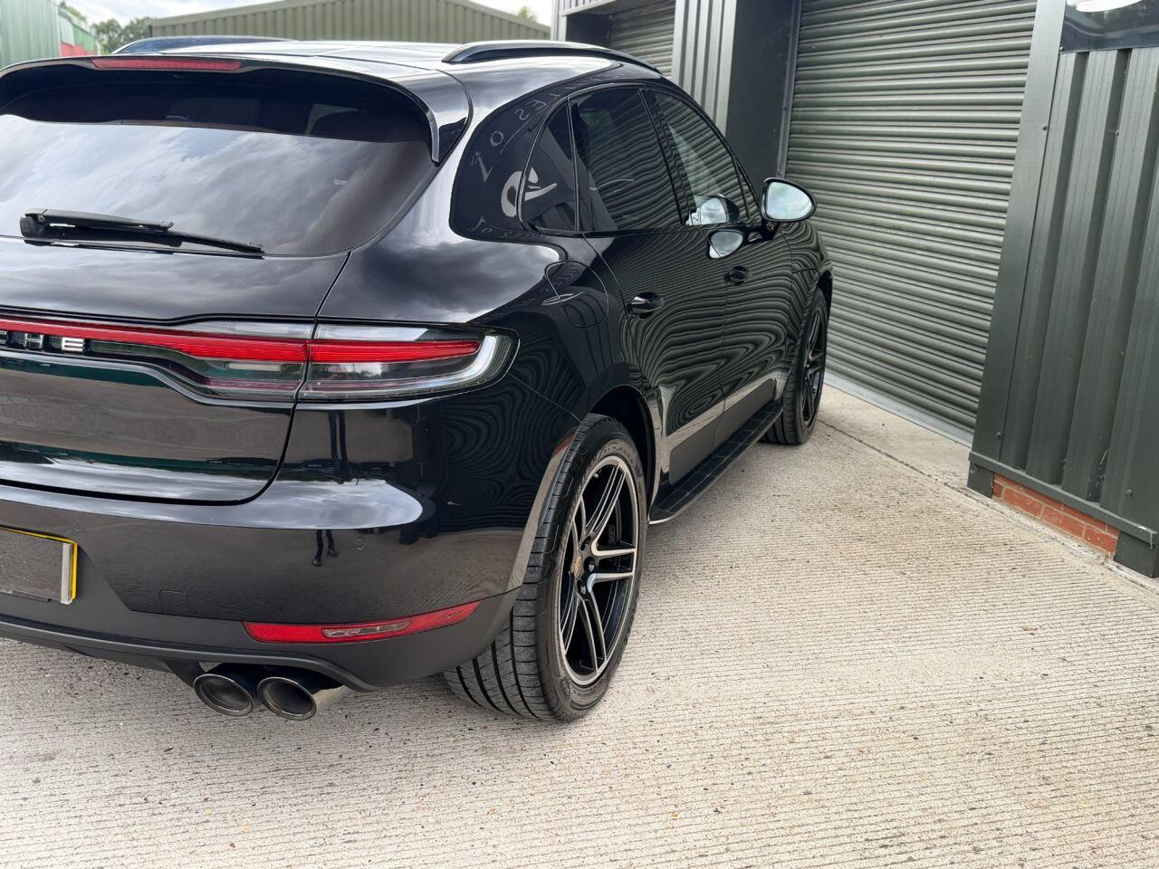 Porsche Macan view 26