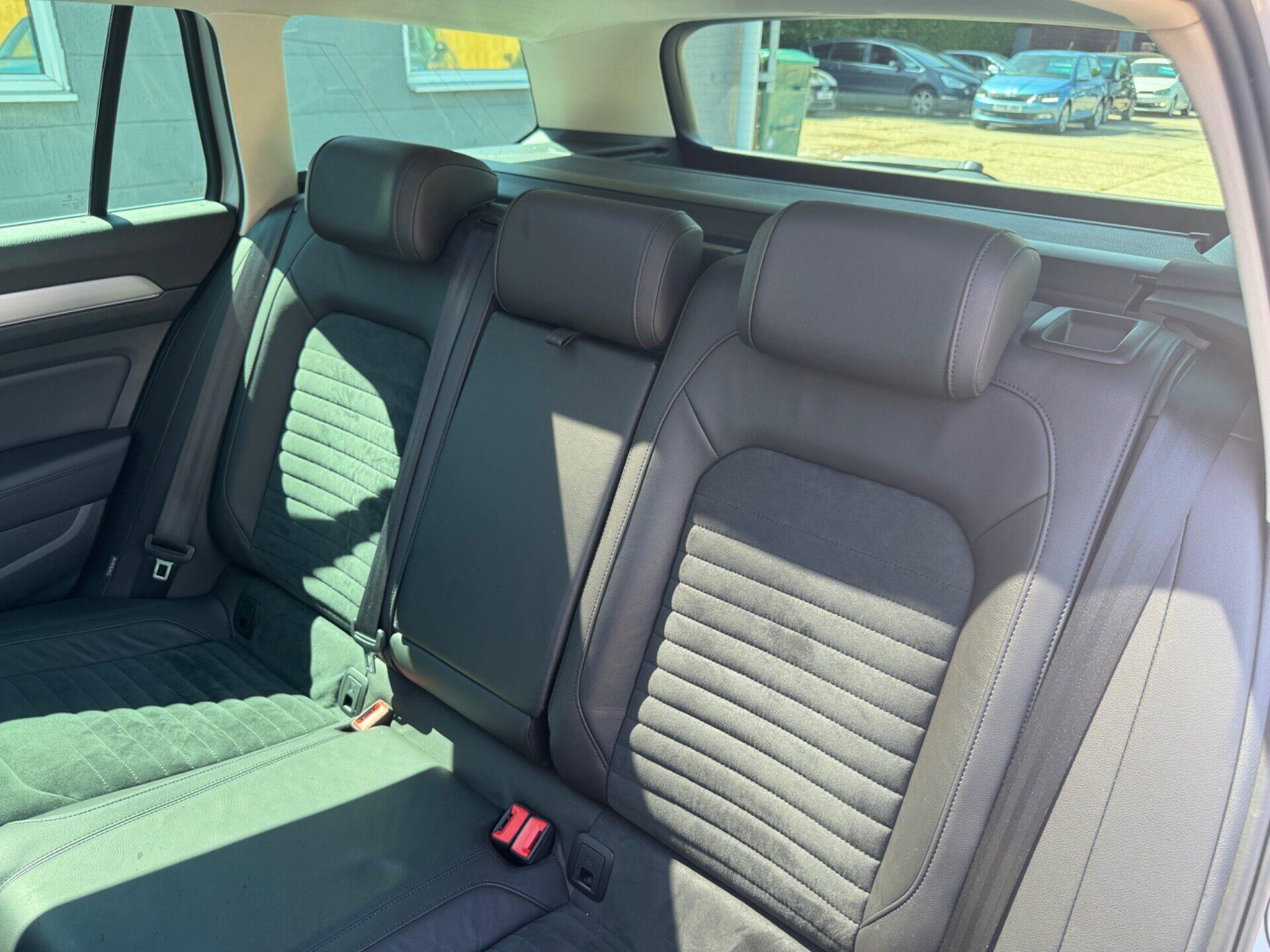 Volkswagen Passat view 46