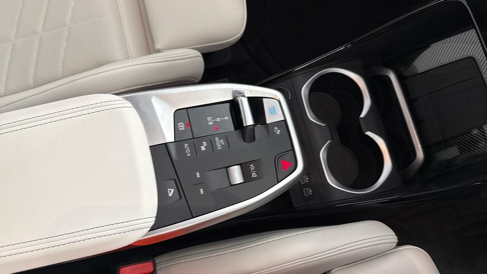 BMW iX1 view 10