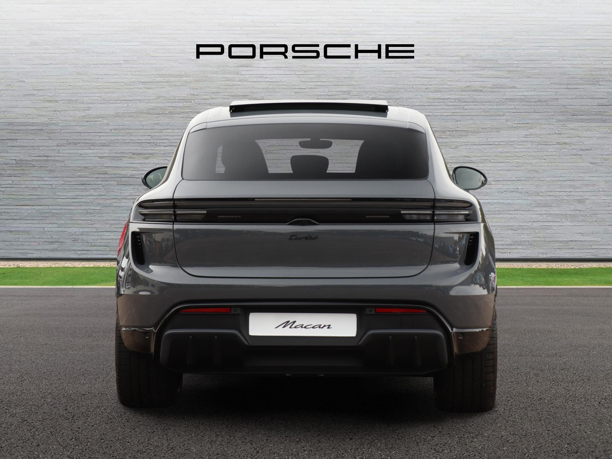 Porsche Macan view 4