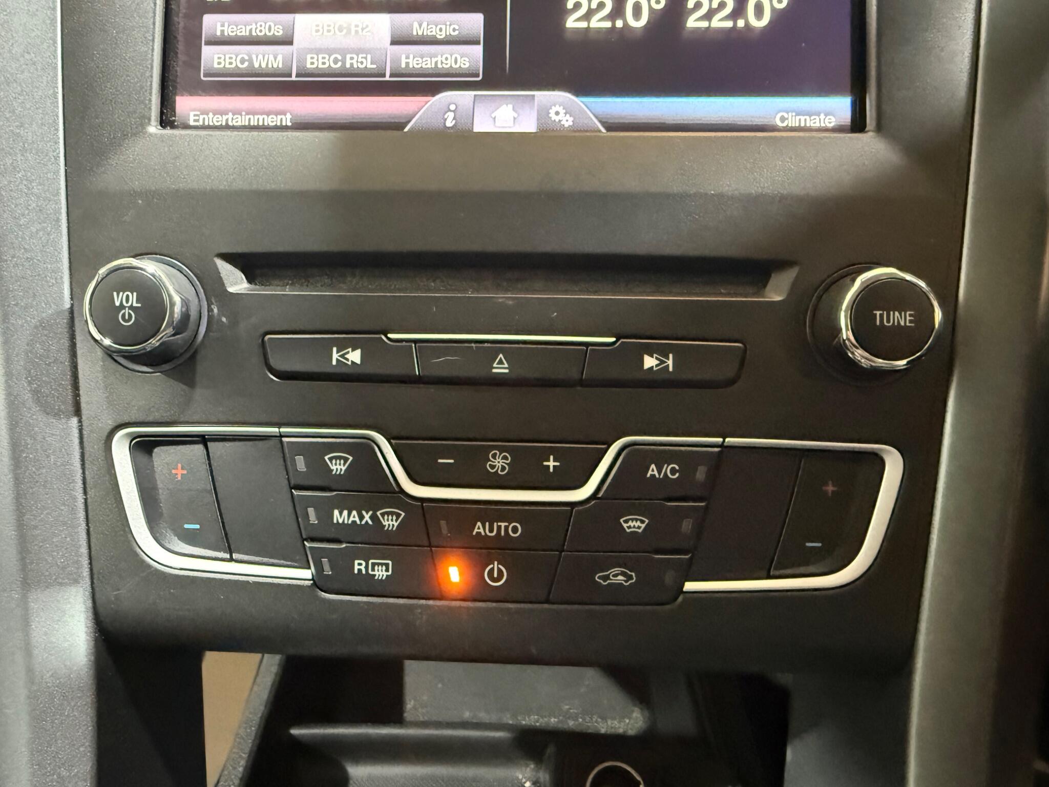 Ford Mondeo view 19