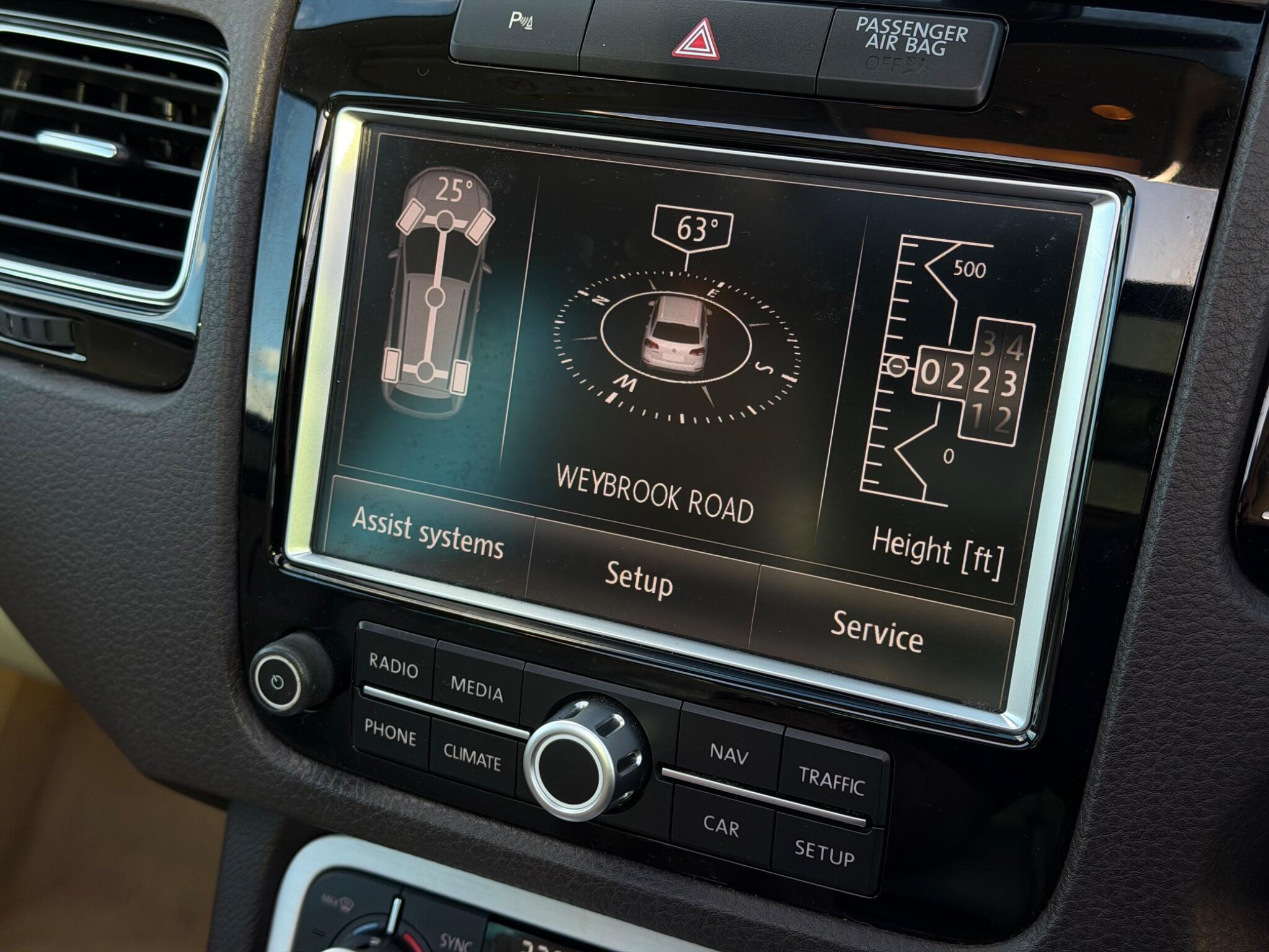 Volkswagen Touareg view 25