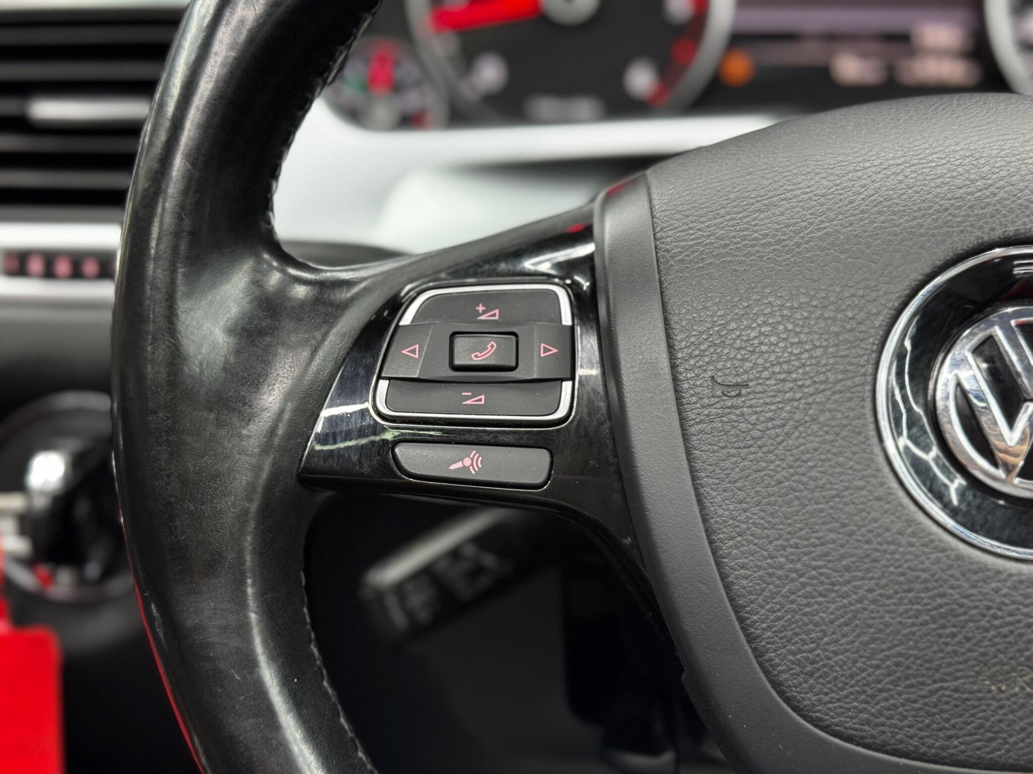 Volkswagen Touareg view 20